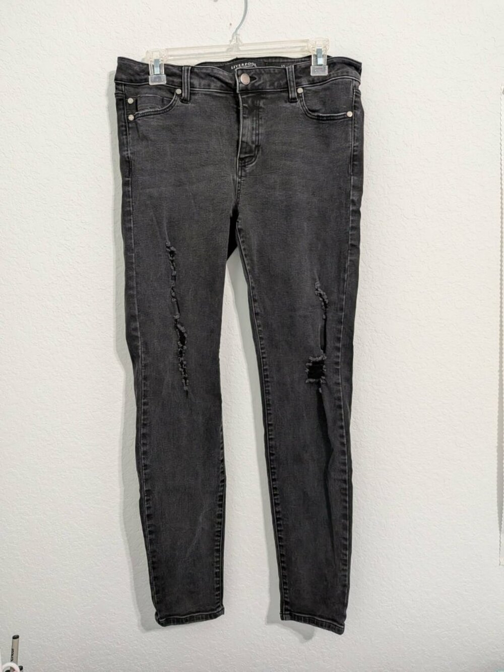 Liverpool Women's Ripped Distressed Black Skinny Jeans (Size 10)